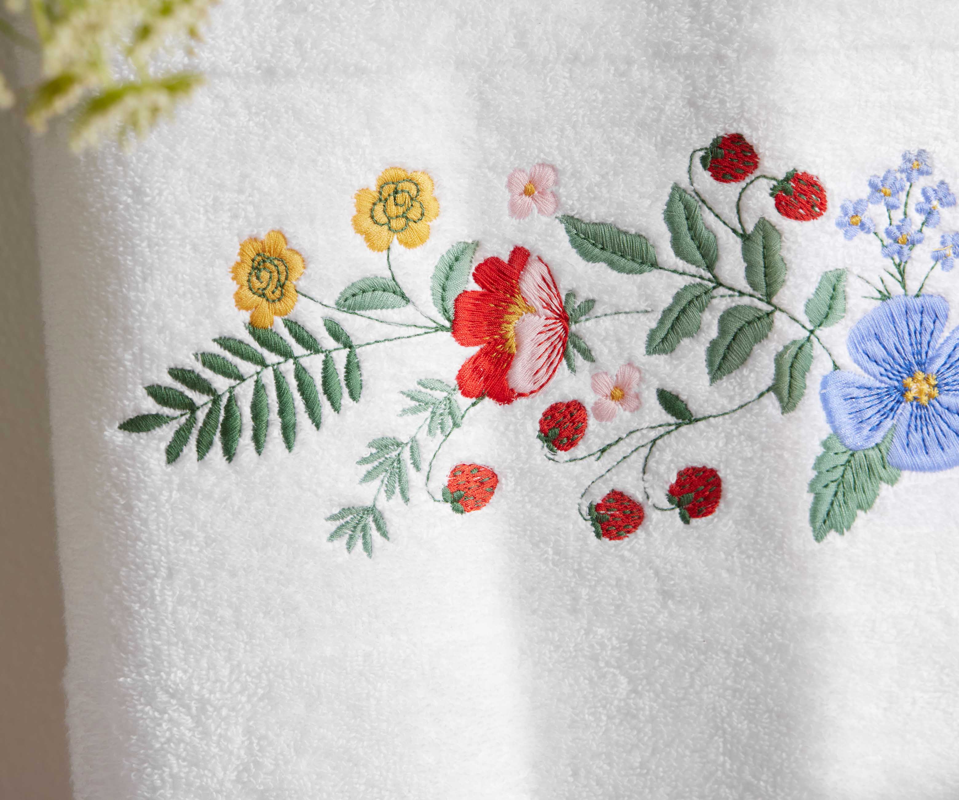 Cloverpaperco™ - Embroidered Bath Towel - Strawberry Fields