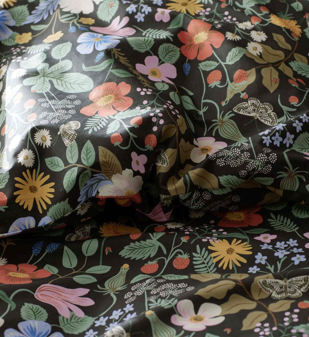 Cloverpaperco™ - Percale Duvet Cover - Strawberry Fields Black
