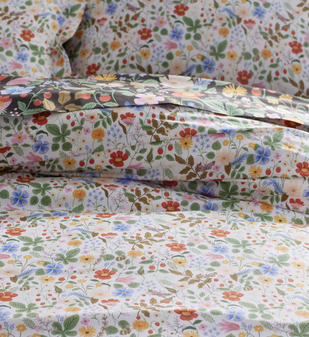 Cloverpaperco™ - Percale Duvet Cover - Strawberry Fields White