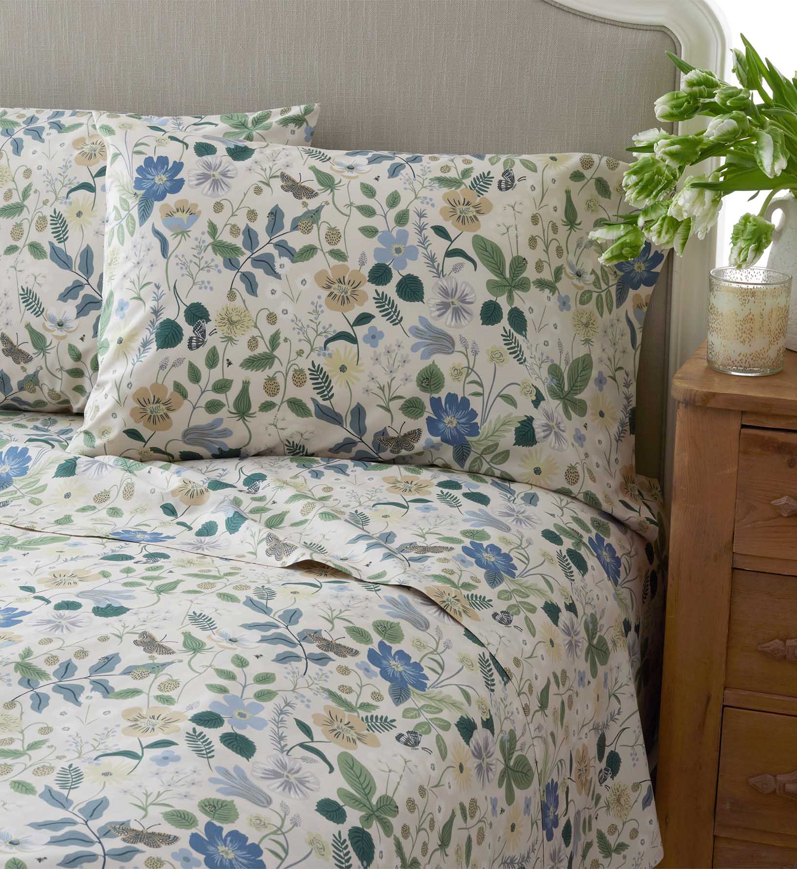 Cloverpaperco™ - Percale Fitted Sheet - Strawberry Fields Beige