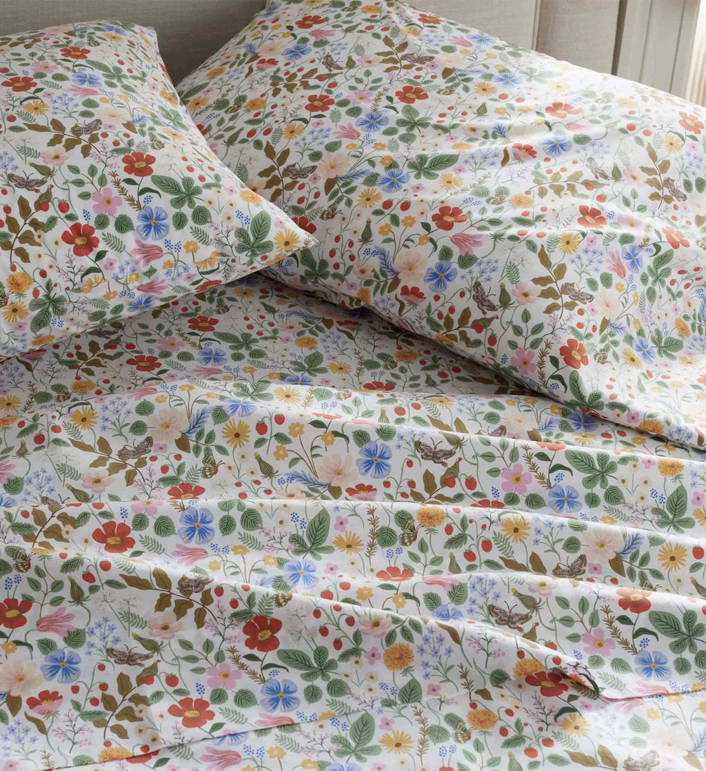 Cloverpaperco™ - Percale Fitted Sheet - Strawberry Fields White