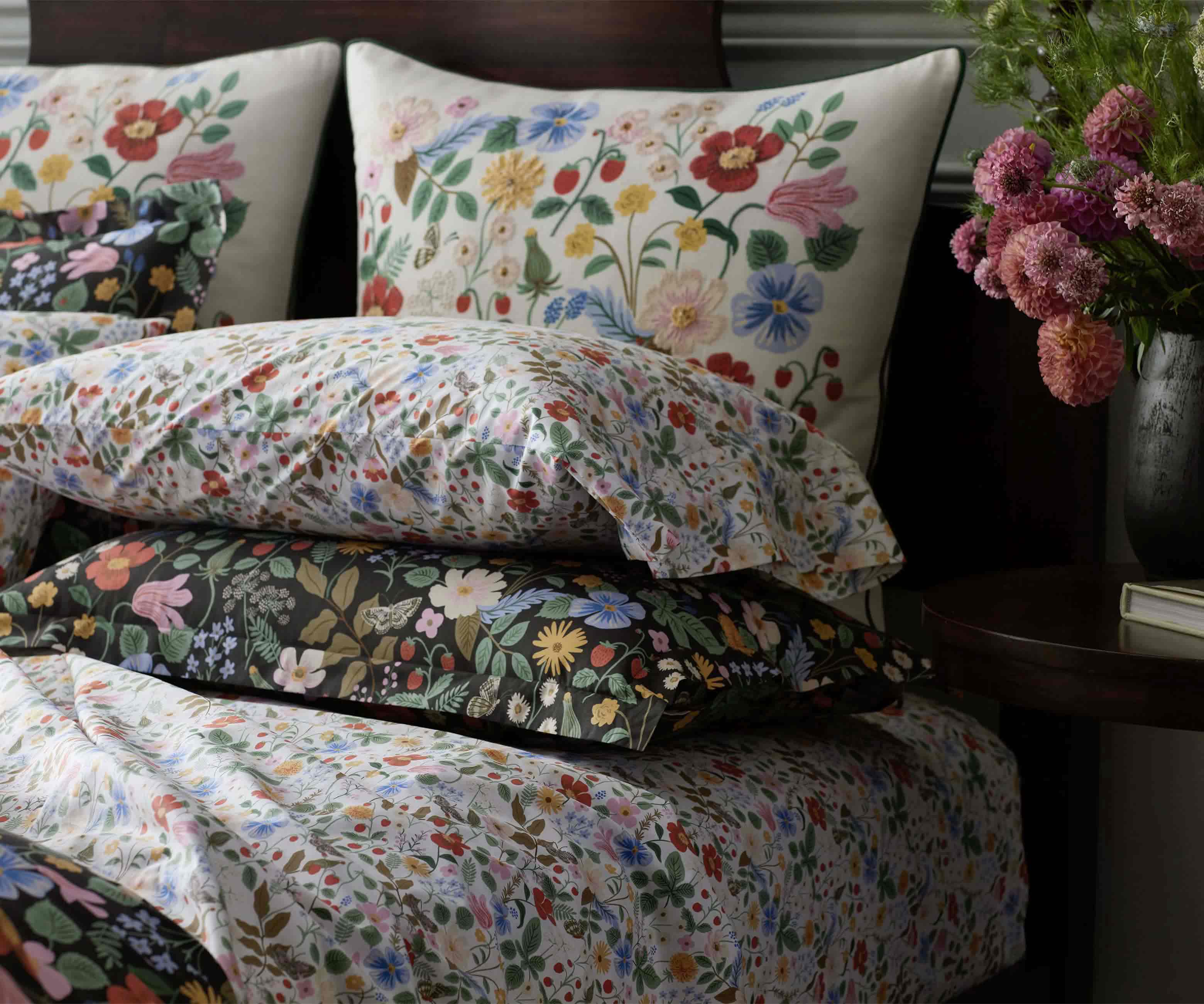 Cloverpaperco™ - Percale Sham - Strawberry Fields Black