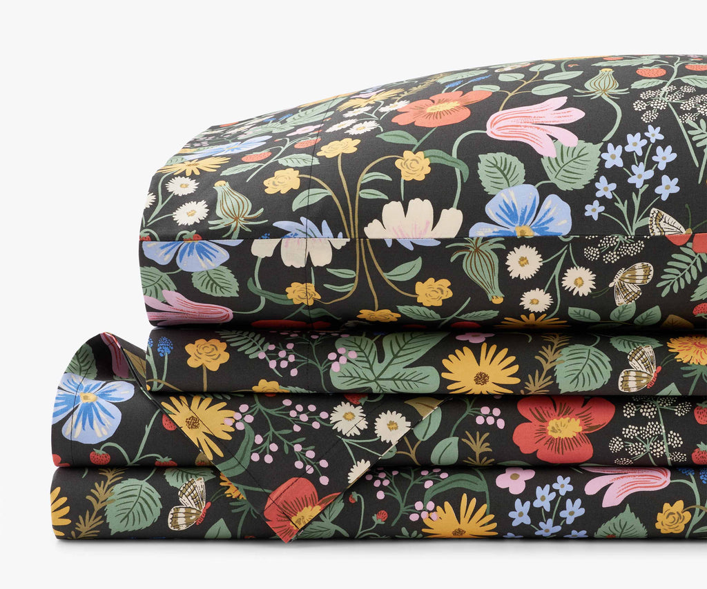 Cloverpaperco™ - Percale Sheet Set - Strawberry Fields Black
