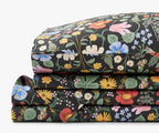 Cloverpaperco™ - Percale Sheet Set - Strawberry Fields Black