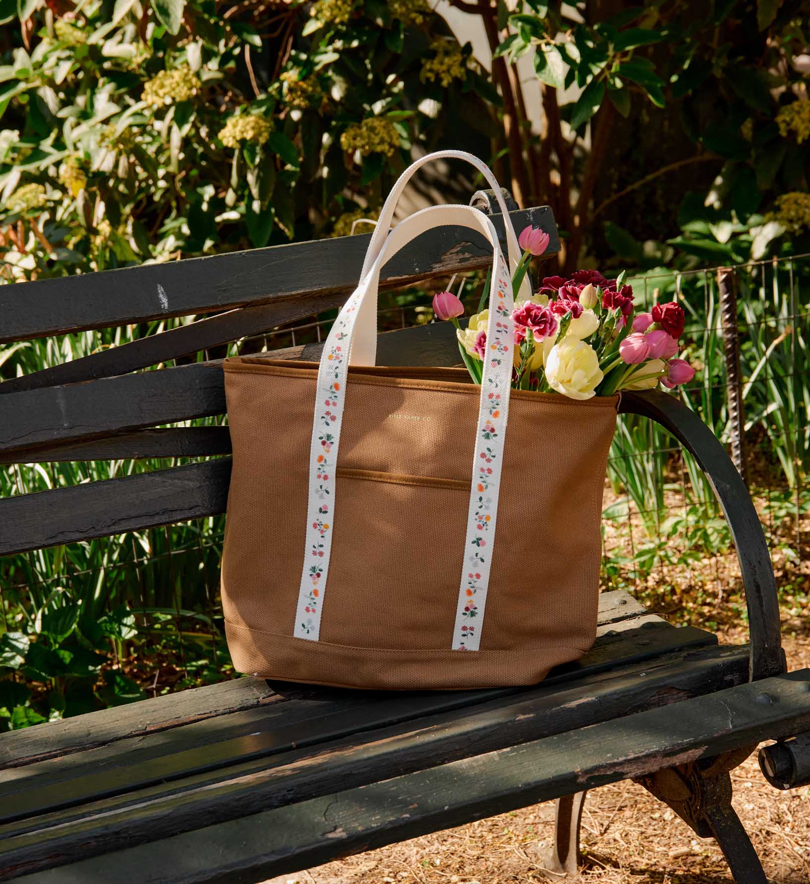 Cloverpaperco™ - Canvas Carry All - Ditsy Dahlia