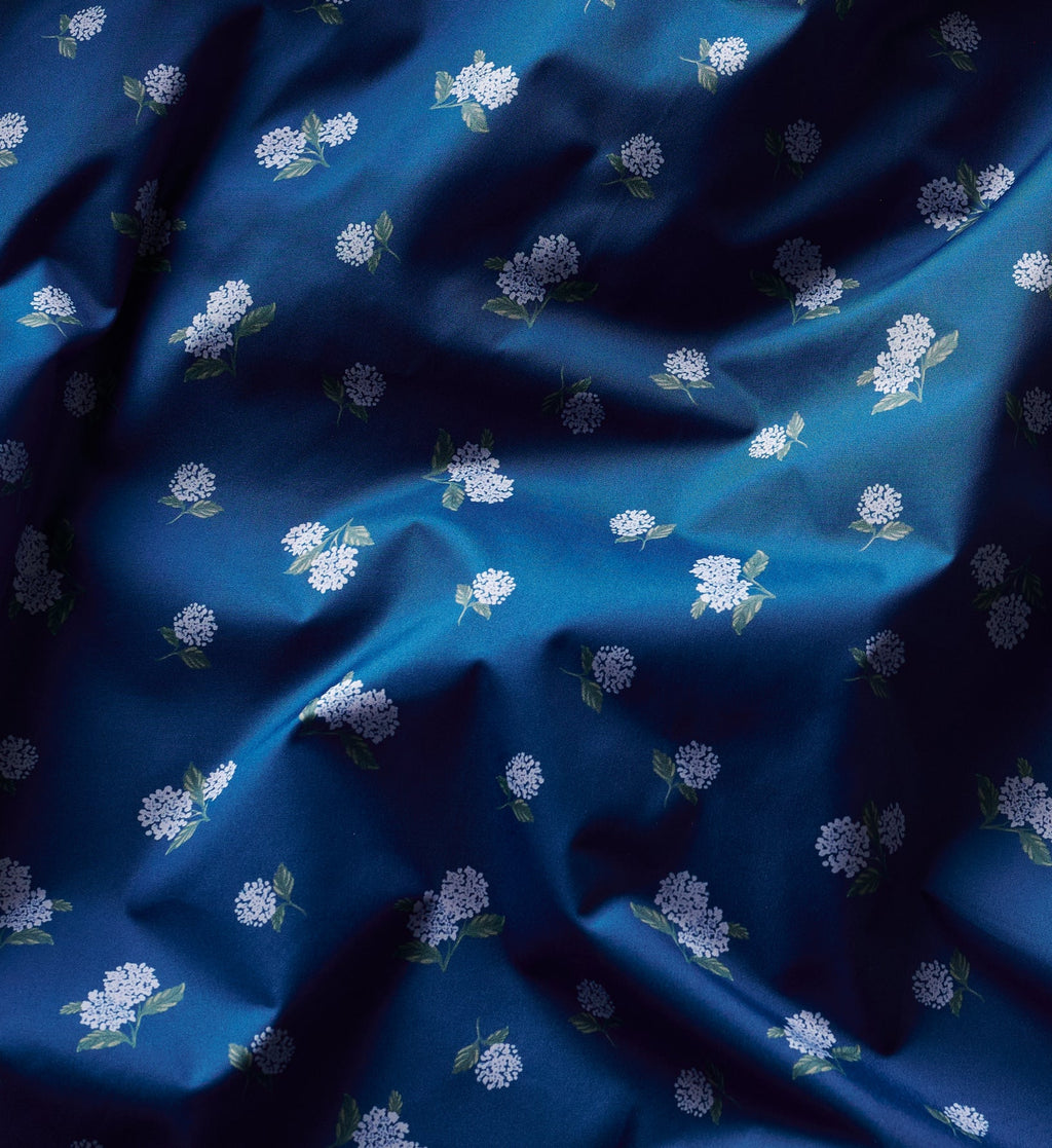 Cloverpaperco™ - Packable Rain Poncho - Ditsy Hydrangea