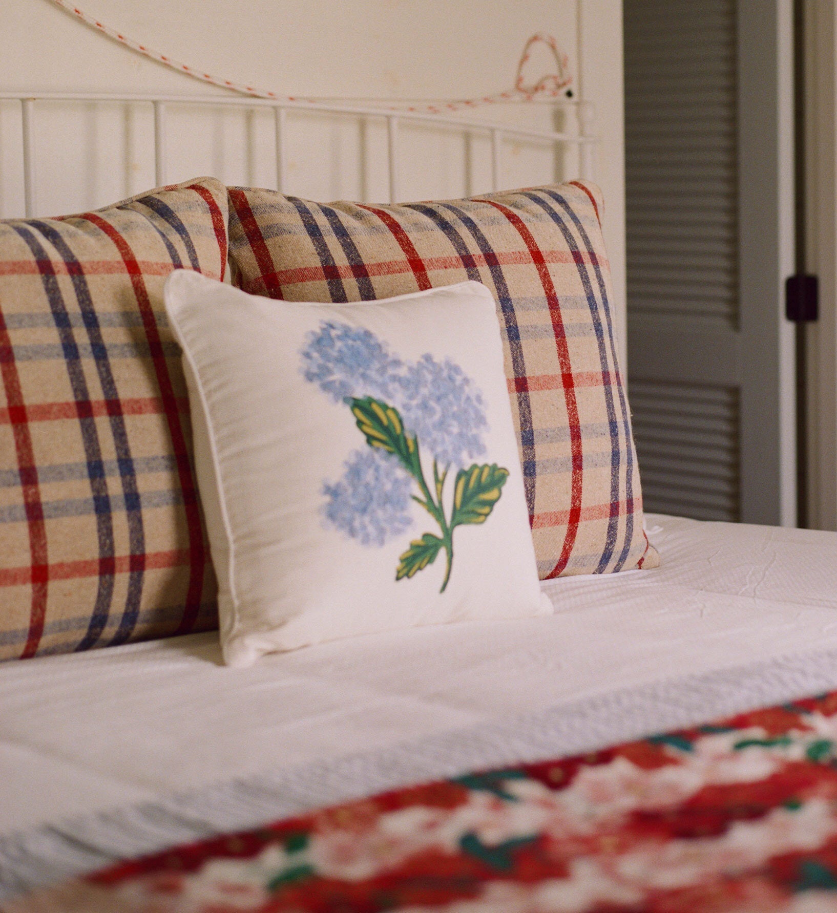 Cloverpaperco™ - Hydrangea Bouquet Embellished Pillow - Cream